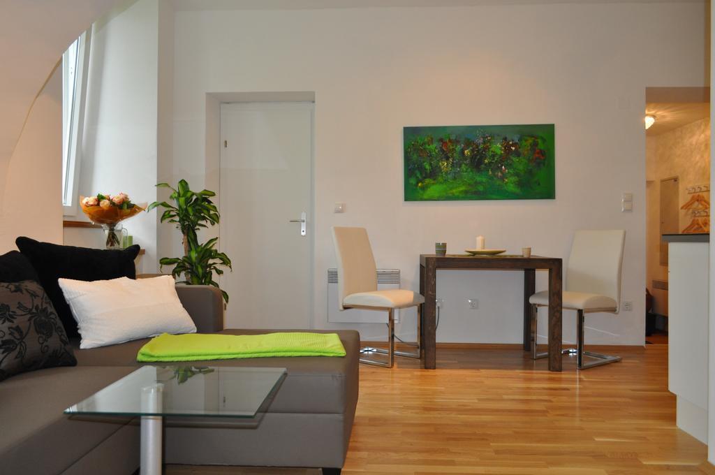 Ferienwohnung Im Univiertel Mit Garten Graz Exterior foto